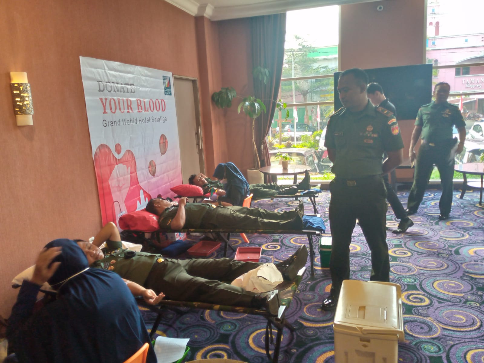 Datangi Grand Wahit Hotel Salatiga, Prajurit Korem 073/Makutarama Sumbang Darah